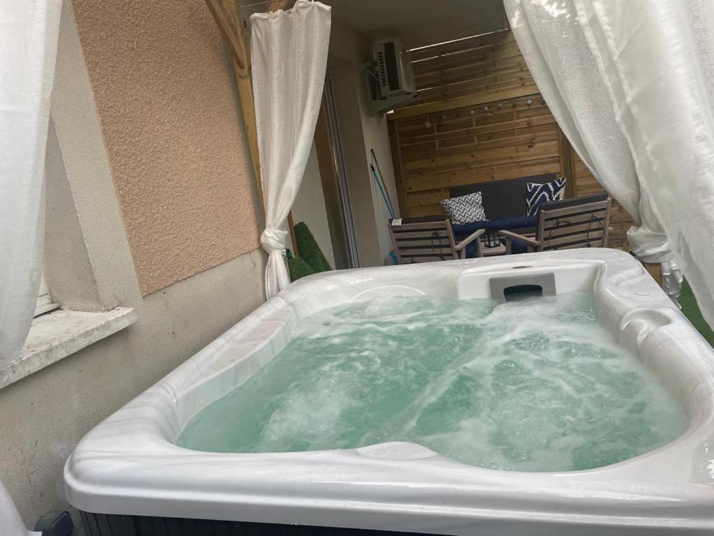 Suite Cosy&Jacuzzi Cenon Exterior photo